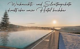 Schwarzwald Wellnesshotel SAIGERHÖH I Spa Golf&Wandern über dem Titisee